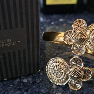 Elegant Gold Bracelet